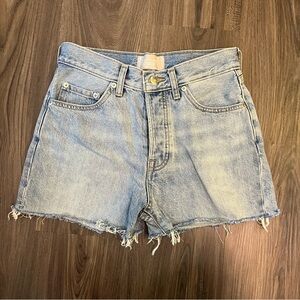 Everlane 90’s Relaxed Short 24